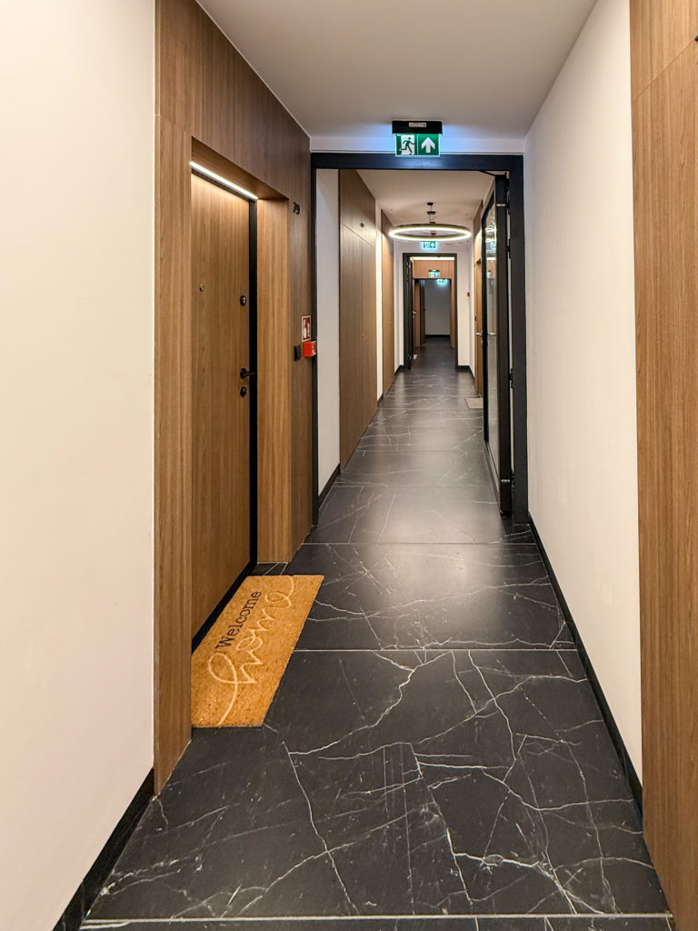 Grzybowska 37 m.79 drzwi