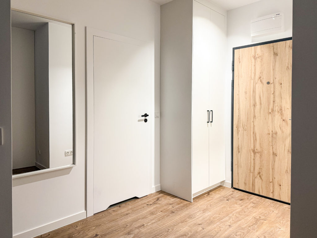 Optyków 1 m 61_1985