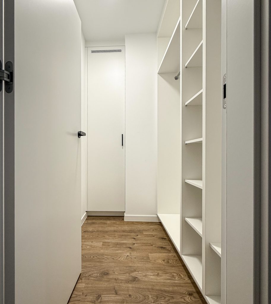 Optyków 1 m47 garderoba